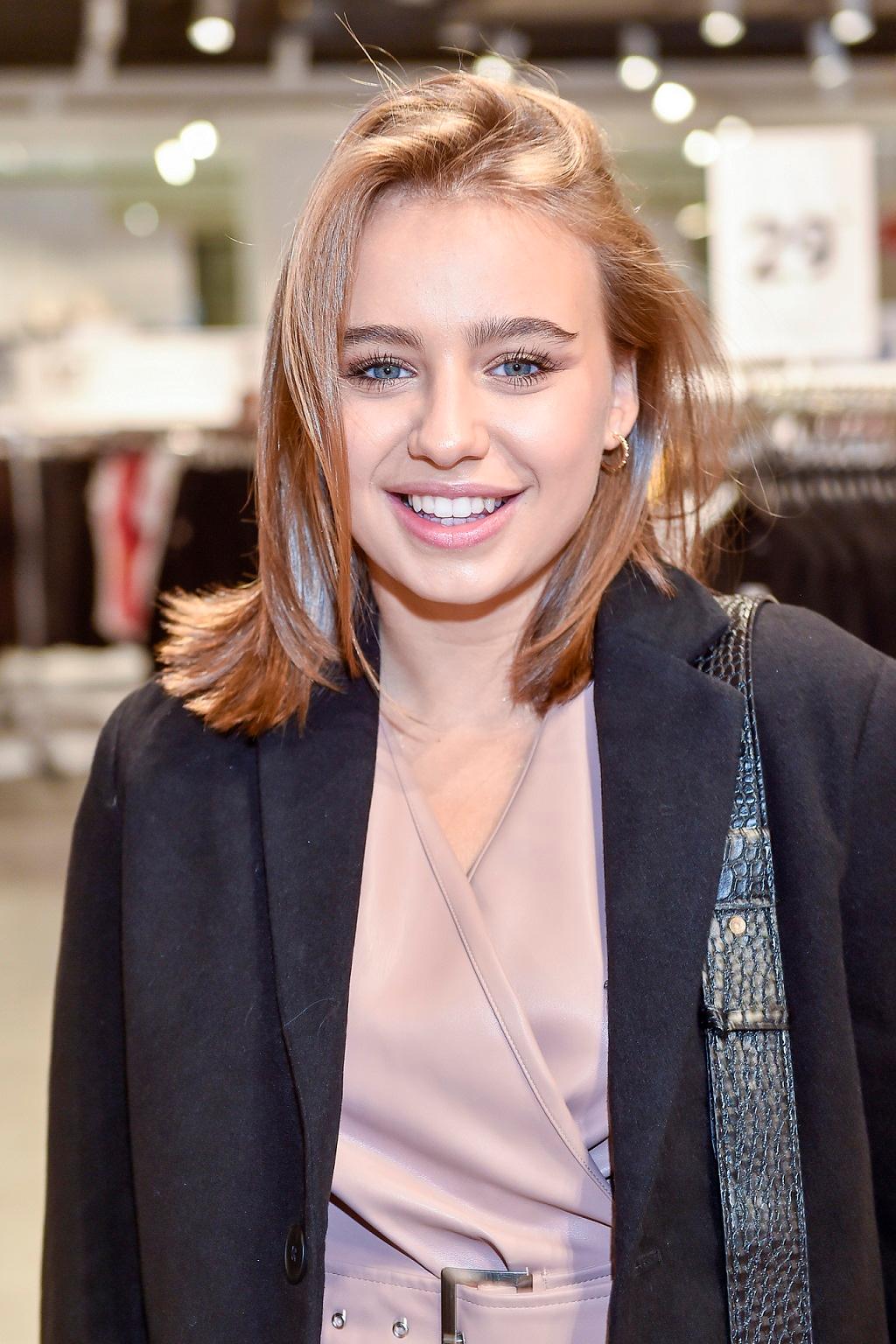 Oliwia Bieniuk w naturalnym makijażu.