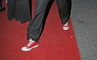 Czerwone trampki na czerwony dywan (FOTO)