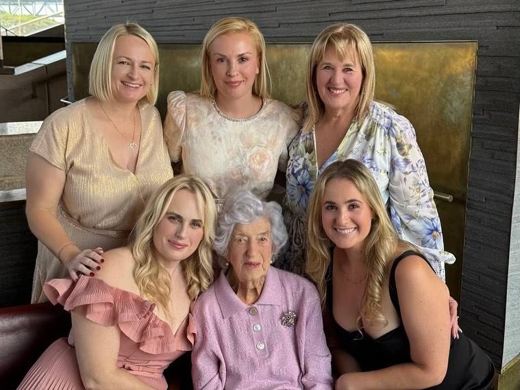 Rebel Wilson ODNOWIŁA PRZYSIĘGĘ małżeńską z żoną trzy miesiące po ślubie! (ZDJĘCIA)