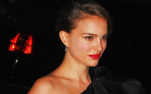 Ocenzurowali pupę Natalie Portman (FOTO)