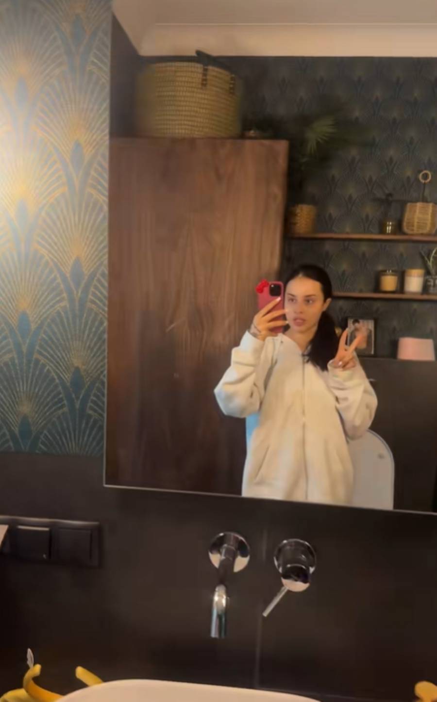 Fagata wreszcie urządziła się na swoim! Garderoba w stylu Barbie, a w łazience…portret Wojtka Goli (FOTO)