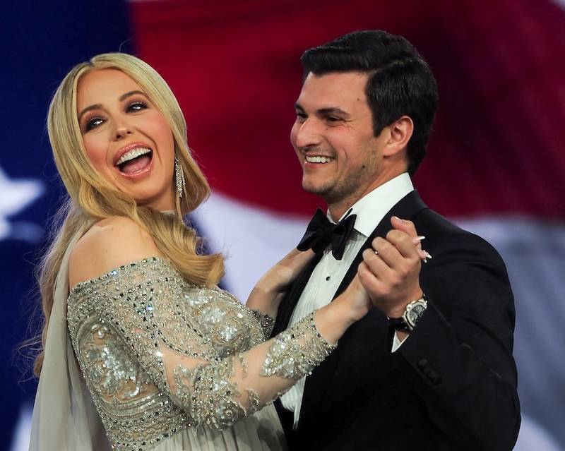 Melania Trump powraca w wielkim stylu do Waszyngtonu. Spektakularna suknia na balu inauguracyjnym