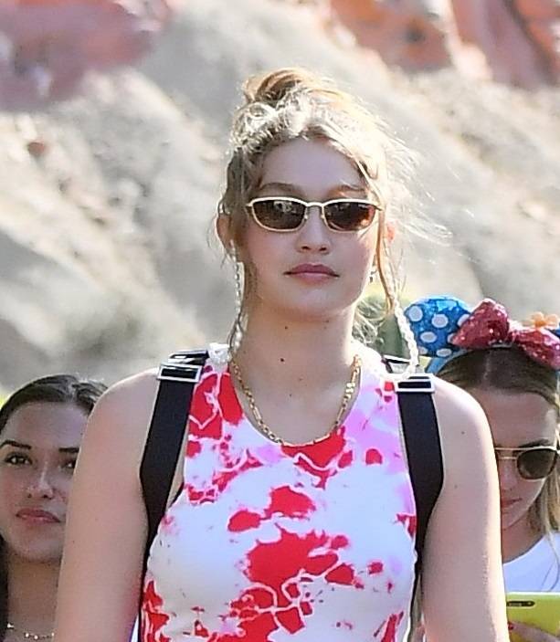 Bella i Gigi Hadid bawią się w Disneylandzie – zapomniały, że są gwiazdami