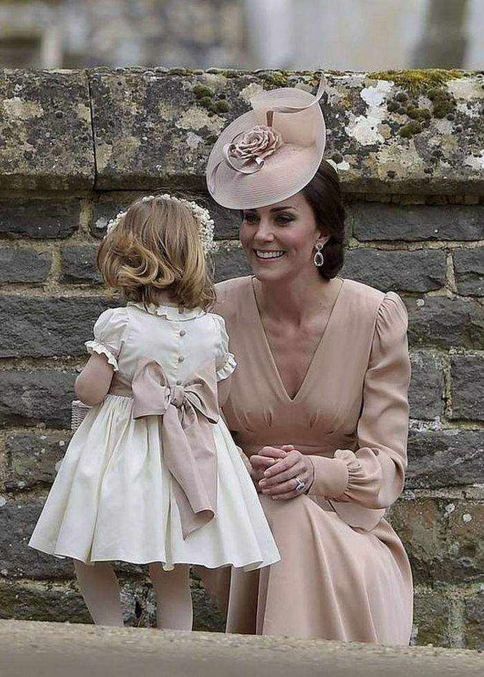 Meghan i Kate, gdy szykują się w podróż ZAWSZE muszą wziąć tę kreację