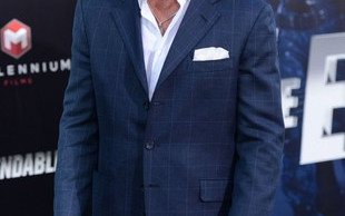 Mel Gibson poluje na Katie Holmes