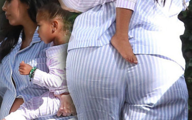 Kim Kardashian pokazała brzuch w piżamie (FOTO)