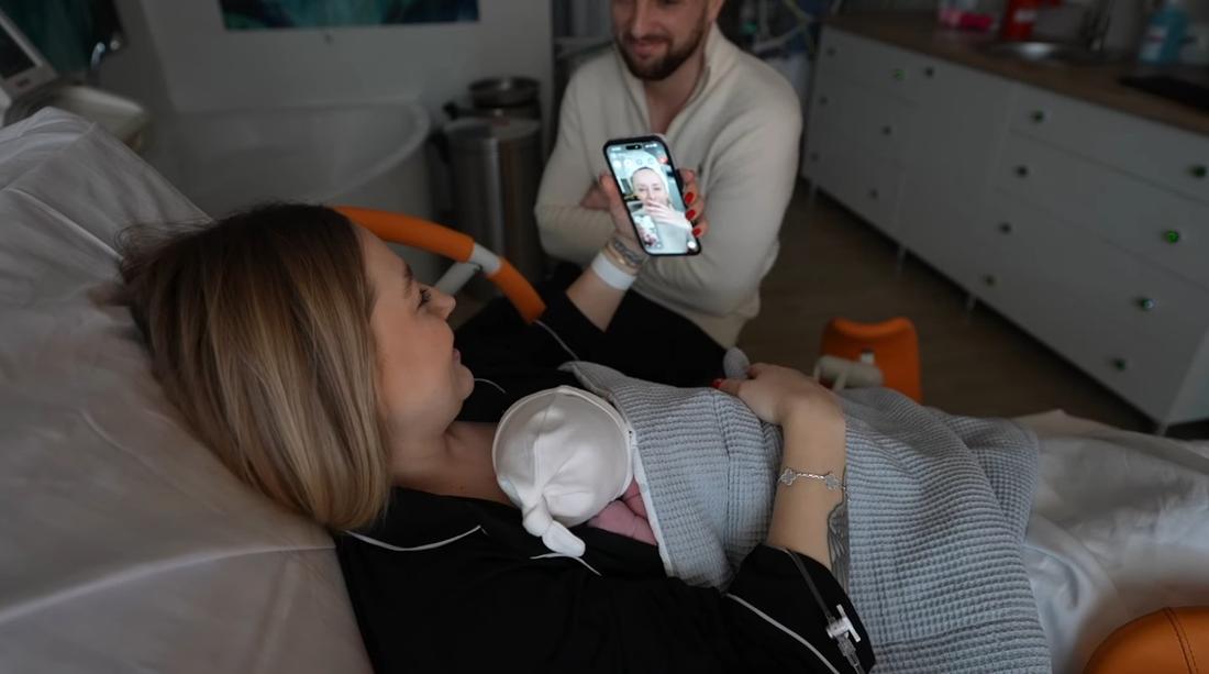 Andziaks pokazała szczegóły porodu, fot. YouTube.com