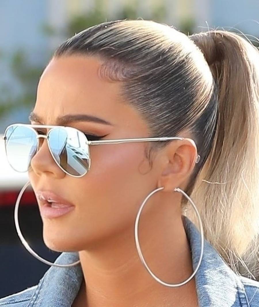 Khloe Kardahian wcisnęła się w MEGAobcisły gorset i bardzo CIASNE dźinsy – ALE FIGURA! (ZDJĘCIA)