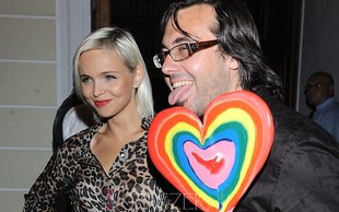 Candy Girl w klipie Wet Fingers [VIDEO]