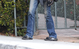 Steven Tyler z Aerosmith jako kelner