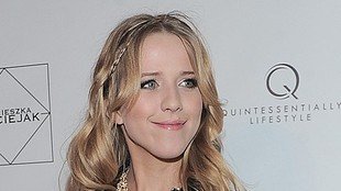 Jessica Mercedes gotuje w sukience za 1700 zł (FOTO)