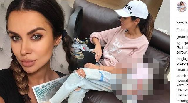 Natalia Siwiec pieluchy pakuje do torby, której cena ZWALI CIĘ Z NÓG (Instagram)