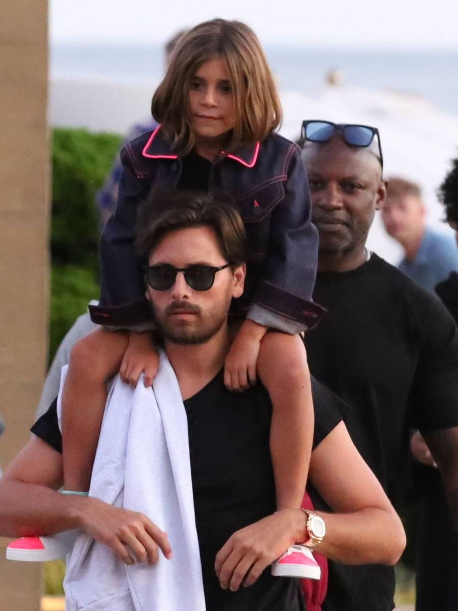 Kylie Jenner na lunchu z nową dziewczyną Scotta Disicka. Miała dziwnie zawiązane szpilki