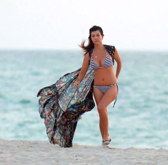 Kourtney Kardashian na plaży w Miami