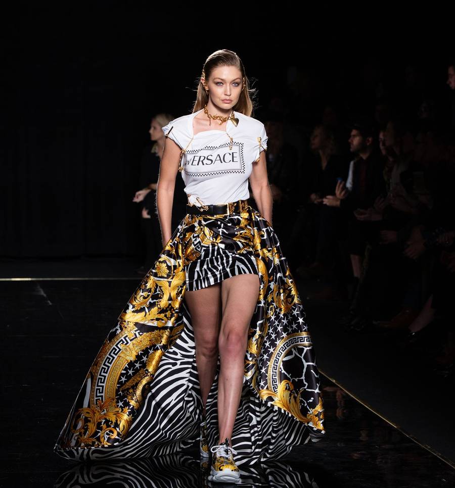 Baldwin, Hadid, Ratajkowski na pokazie VERSACE