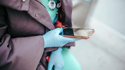 E-recepta na leki – kto może skorzystać i kiedy warto skorzystać ze zdalnej pomocy lekarza?