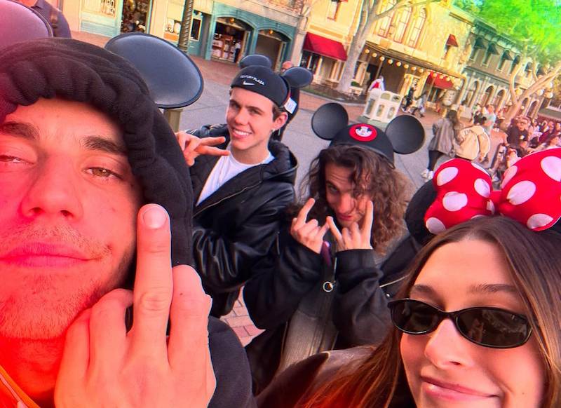 Hailey i Justin na rollercoasterze – kto bawi się lepiej?