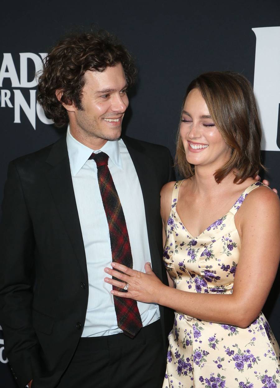 Leighton Meester i Adam Brody w objęciach