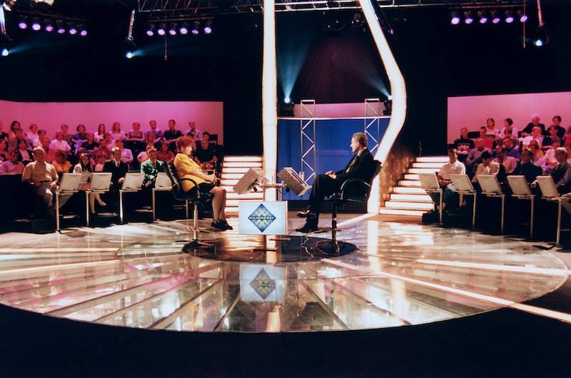 Po latach w TVN-ie Hubert Urbański przechodzi do Polsatu. Na “Milionerach” sam dorobił się fortuny!