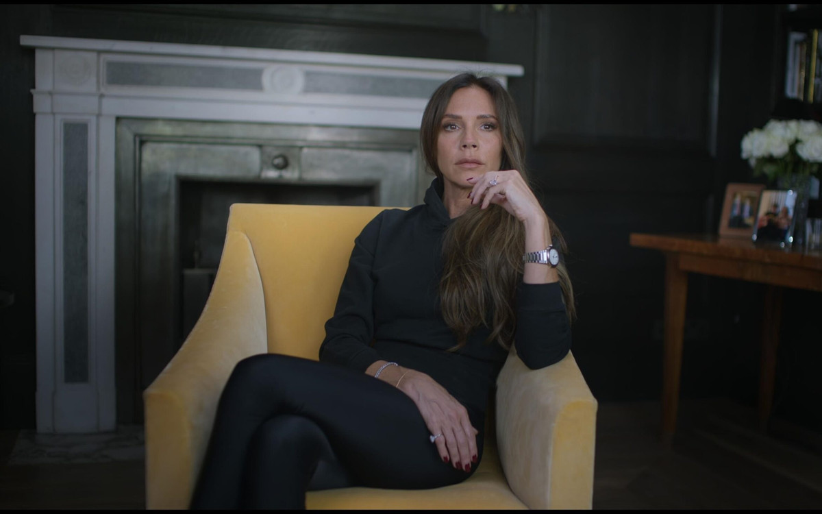 Internet śmieje się z Victorii Beckham, która kłamie o pochodzeniu z klasy robotniczej, “Tata jeździł Rolls-Roycem” [wideo]