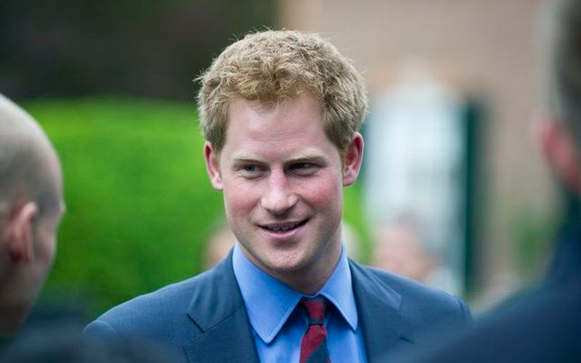 Nagie zdjęcia księcia Harry’ego!