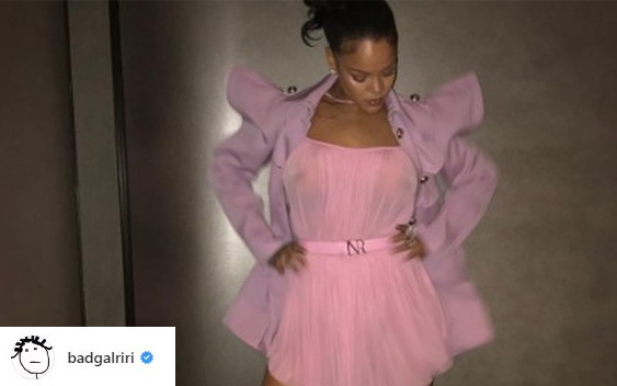 Rihanna pokazała nogi na Instagramie i fani nie dają jej spokoju!