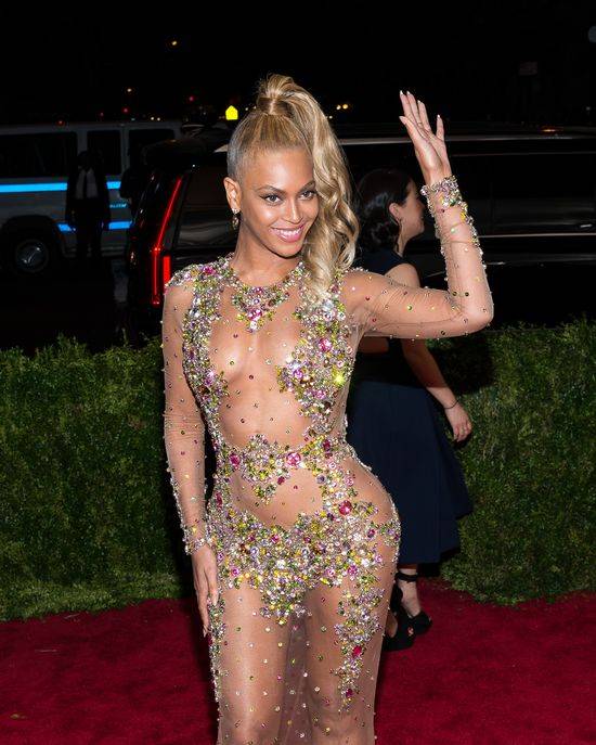 Kim Kardashian próbuje przyćmić Beyonce TRZECIĄ CIĄŻĄ