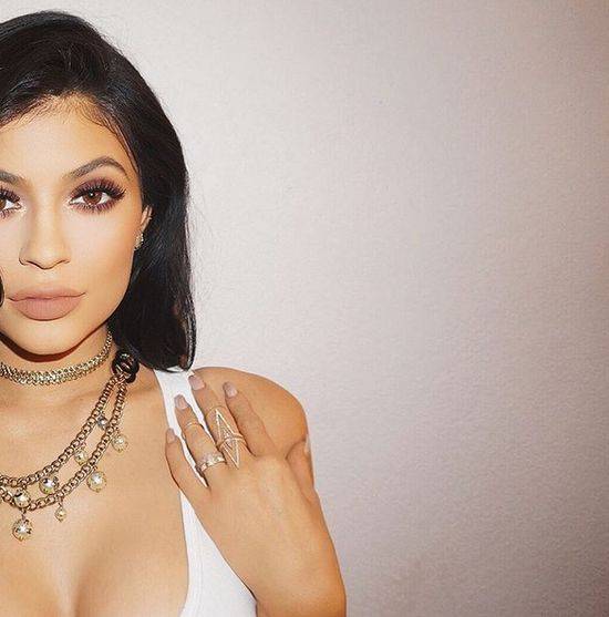 Zdjęcia, na których Kylie Jenner wygląda jak plastikowa lalka