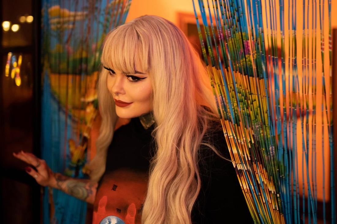 Monika Miller w teledysku Pawła Tura.