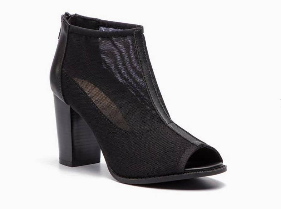 W CCC 20% TANIEJ z okazji Black Week – botki, kozaki i buty sportowe