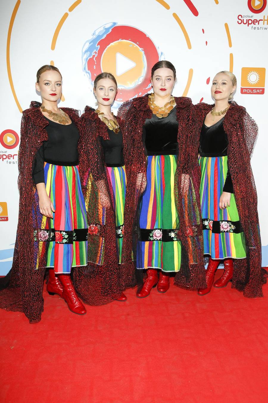 Pierwszy dzień festiwalu w Sopocie – gwiazdy za kulisami i na scenie (Szpak, Chylińska, Wieniawa, Sykut i inne)