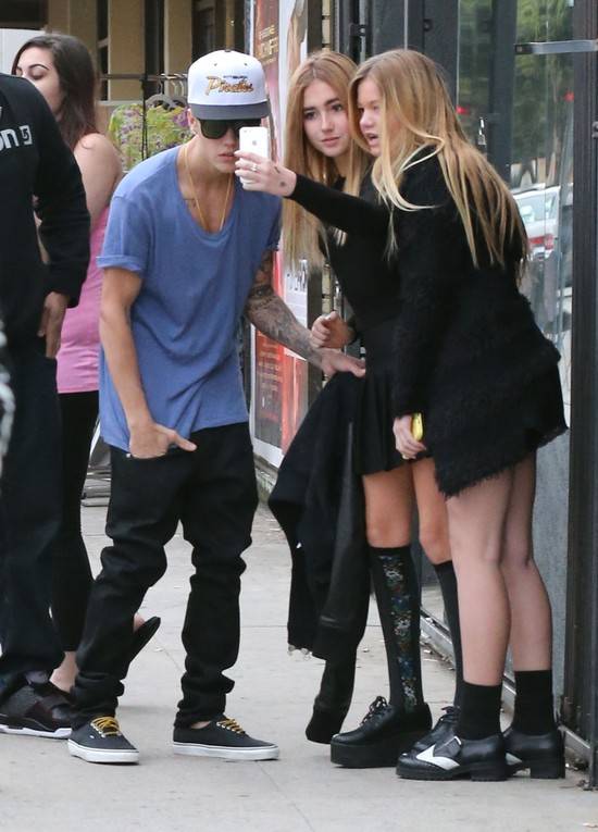 Justin Bieber nosi za luźne spodnie