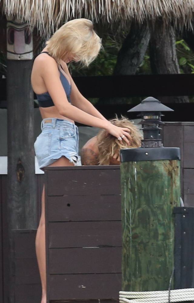 Czuła randka Justina Biebera z Hailey Baldwin przy basenie!