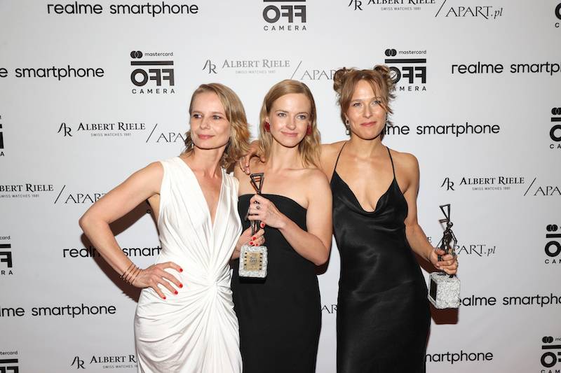 Gala zamknięcia festiwalu w Krakowie. Dwie przyjaciółki, Kuna i Warnke wyglądają zjawiskowo, szczuplutka Marta Nieradkiewicz