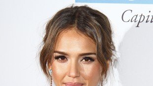 Jessica Alba – piękniejsza od lalki Barbie? (FOTO)