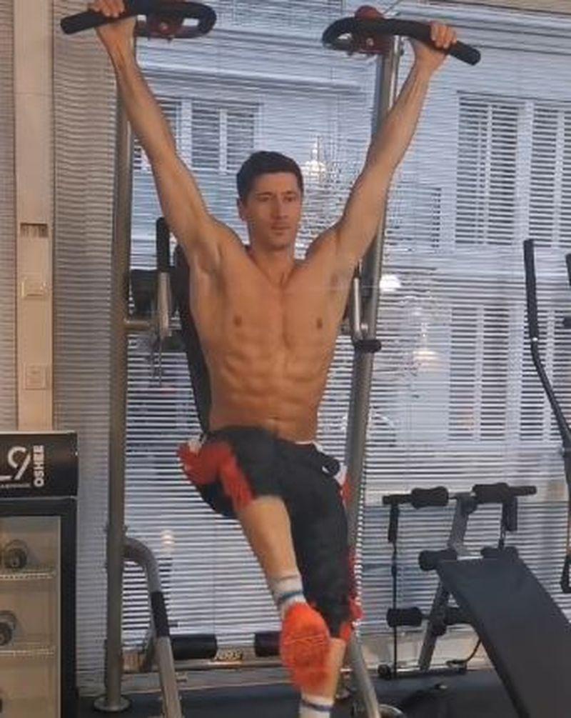 Robert Lewandowski ćwiczy na TikToku