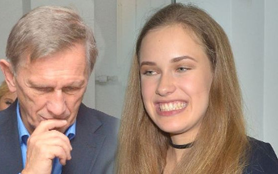 Córka Englerta wystąpiła w scenach seksu z nauczycielem. Rodzice niezadowoleni