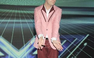 Mroczny klip Czesława Mozila – Do Laury [VIDEO]