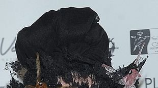 Poznajecie panią zza maski? (FOTO)