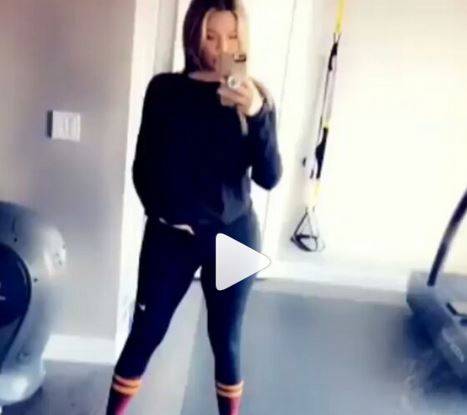 Khloe Kardashian pokazała BRZUCH pięć tygodni po PORODZIE