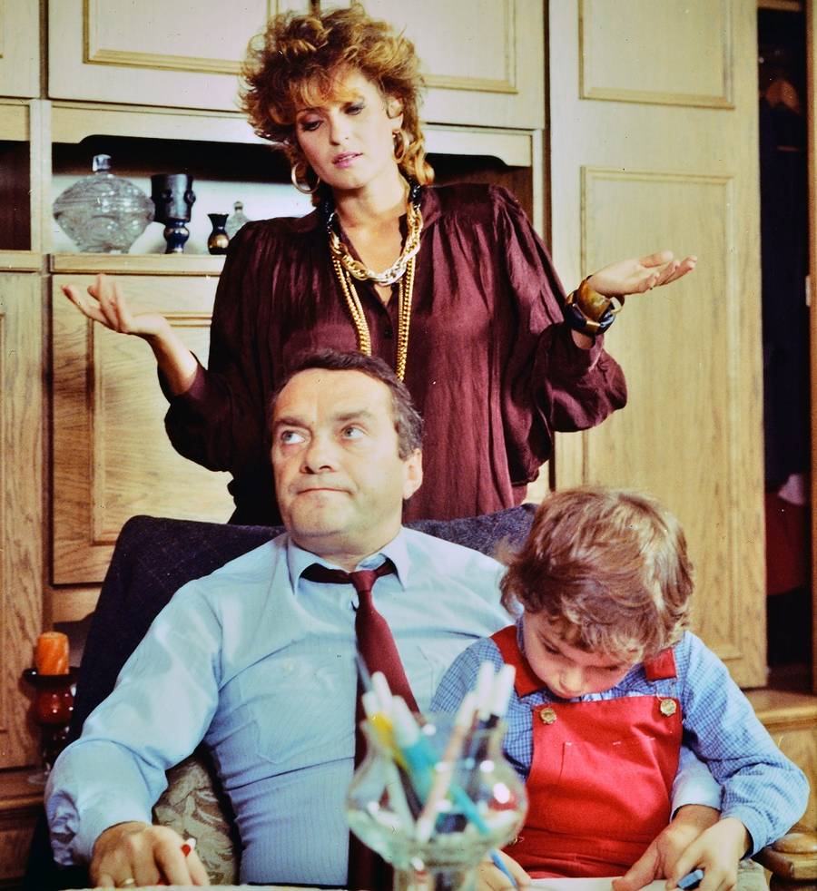 Natasza Urbańska wychodzi z Dzień Dobry TVN. Wygląda jak Pani Wolańska z filmu “Kogel Mogel”