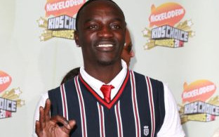 Akonowi znów odbija