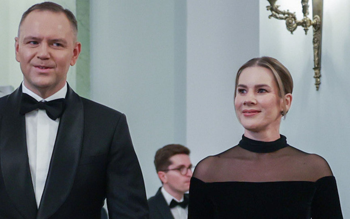 Aż huczy o złamaniu protokołu przez Nawrockich. Wystarczył jeden gest