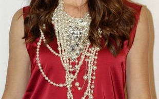 Kto założył tak bogaty naszyjnik? (FOTO)