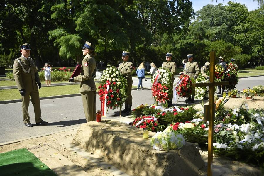 Aktorzy żegnają Andrzeja Strzeleckiego. Wzruszająca uroczystość (ZDJĘCIA)