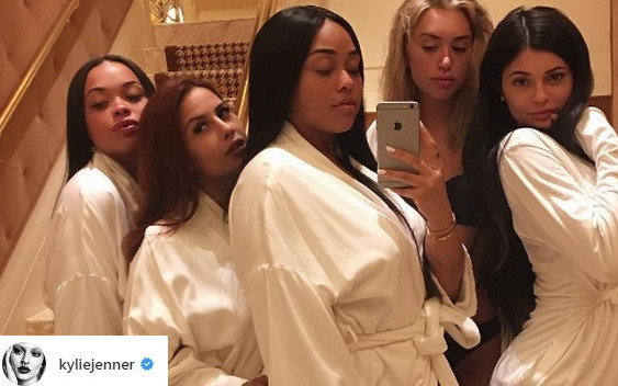 Znajoma Kylie Jenner zdradza, co przyszła mama robi całymi dniami