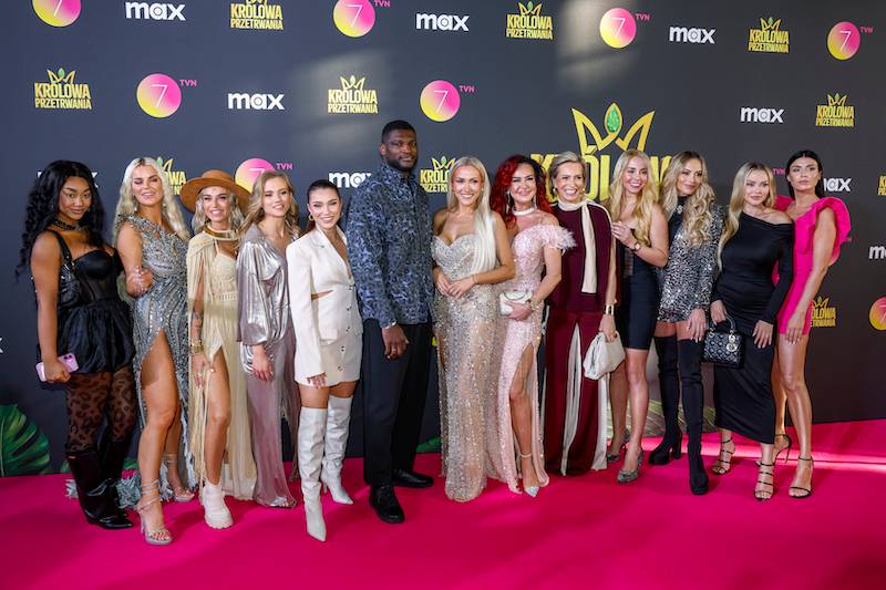 Królowa przetrwania 2. Ola Ciupa chwali się umięśnionymi pośladkami, Kaczorowska cała w srebrze…