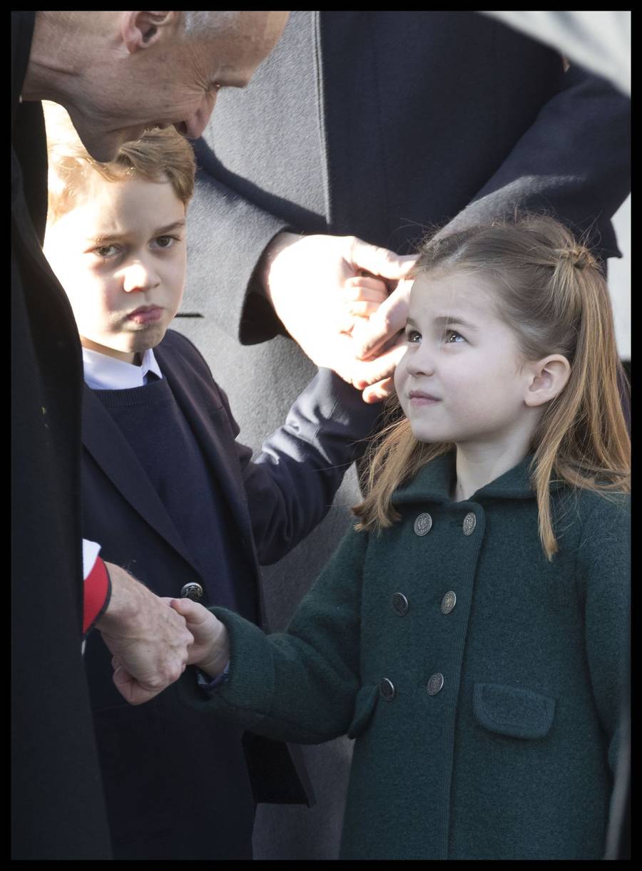 Charlotte w zielonym płaszczyku i elegancki George po raz pierwszy z rodzicami w kościele na Boże Narodzenie (ZDJĘCIA)