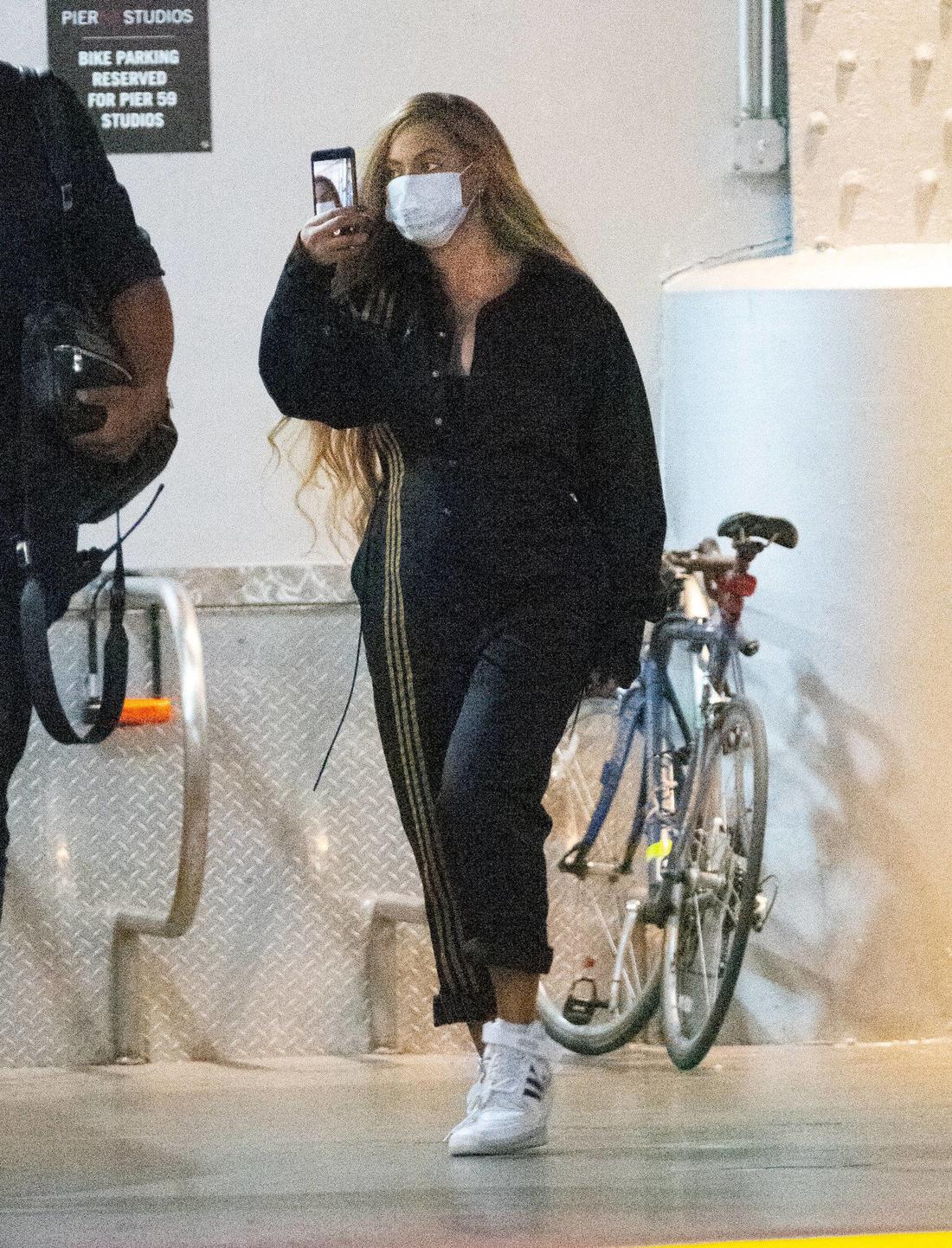 Beyonce jest w ciąży? Zostanie mamą po raz czwarty. Beyonce przyłapana przez fotoreporterów.