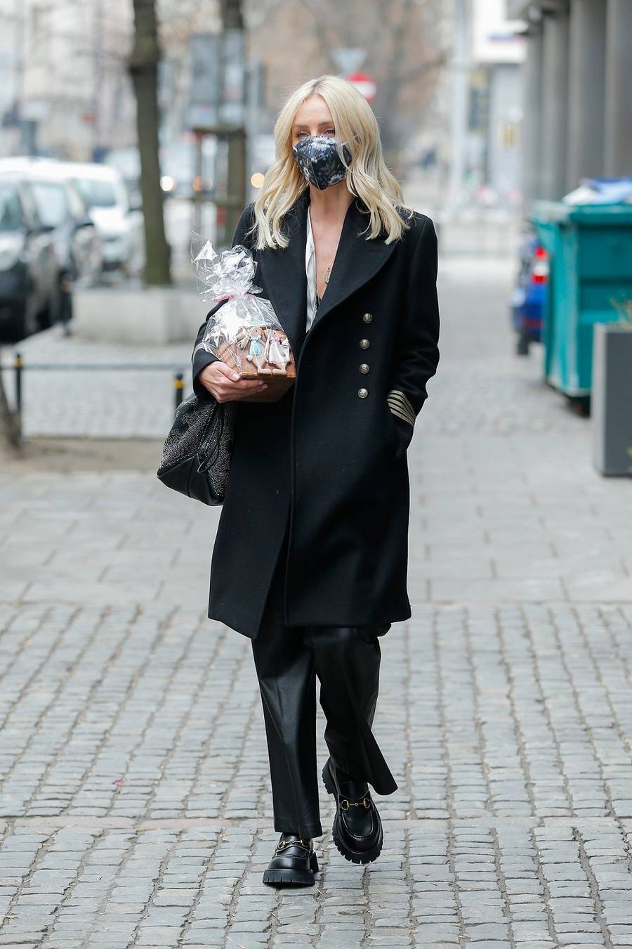 Agnieszka Woźniak- Starak cała na czarno.